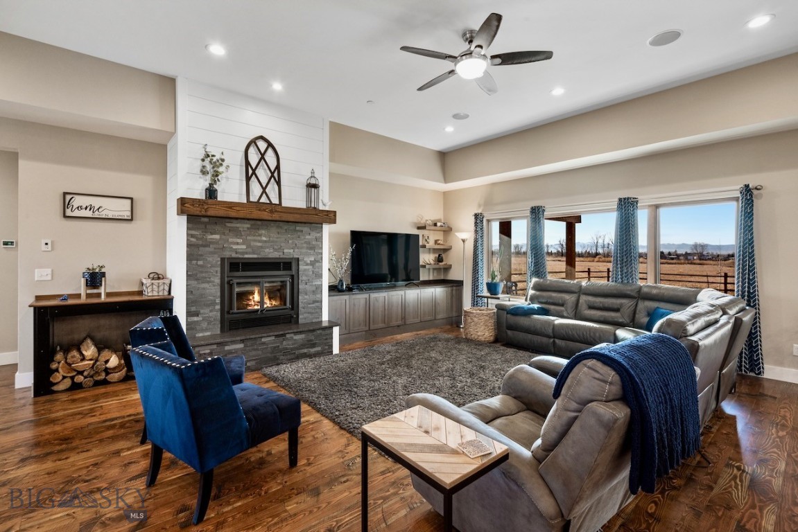 141 Prairie Glen Way