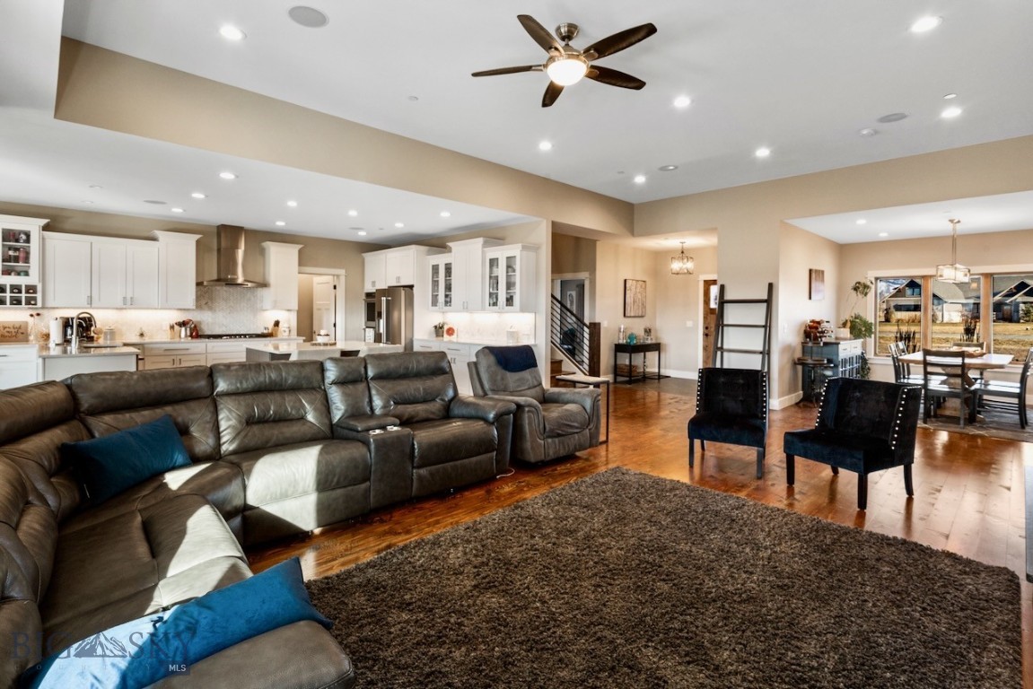 141 Prairie Glen Way