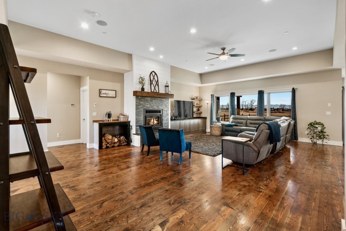 141 Prairie Glen Way