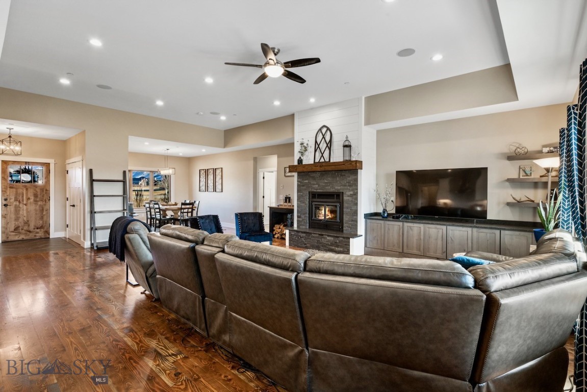 141 Prairie Glen Way