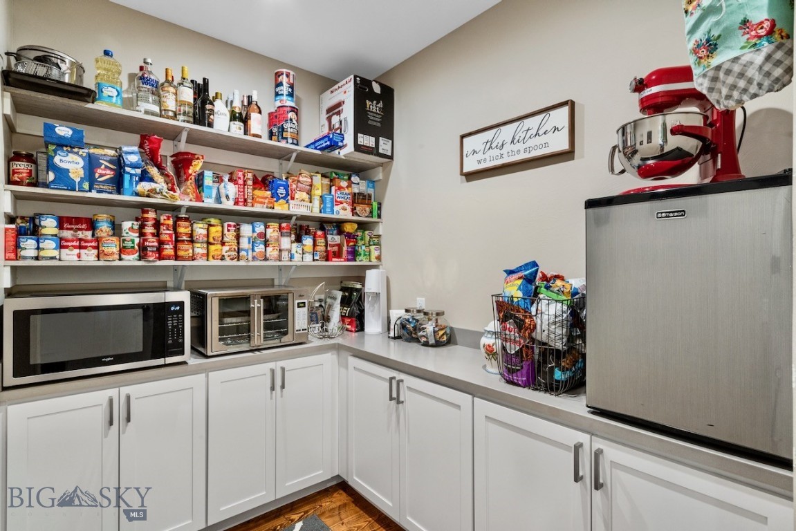 141 Prairie Glen Way