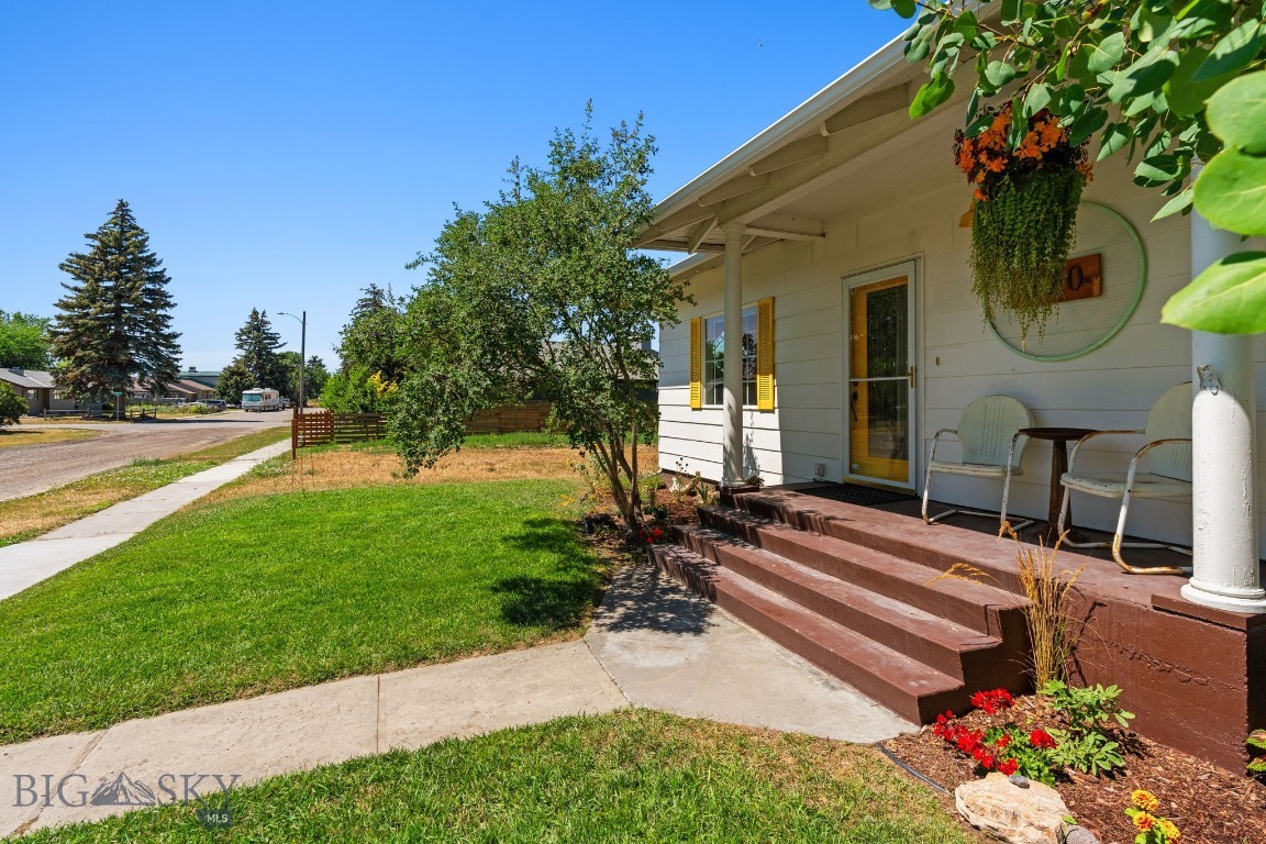 220 S 4th Street