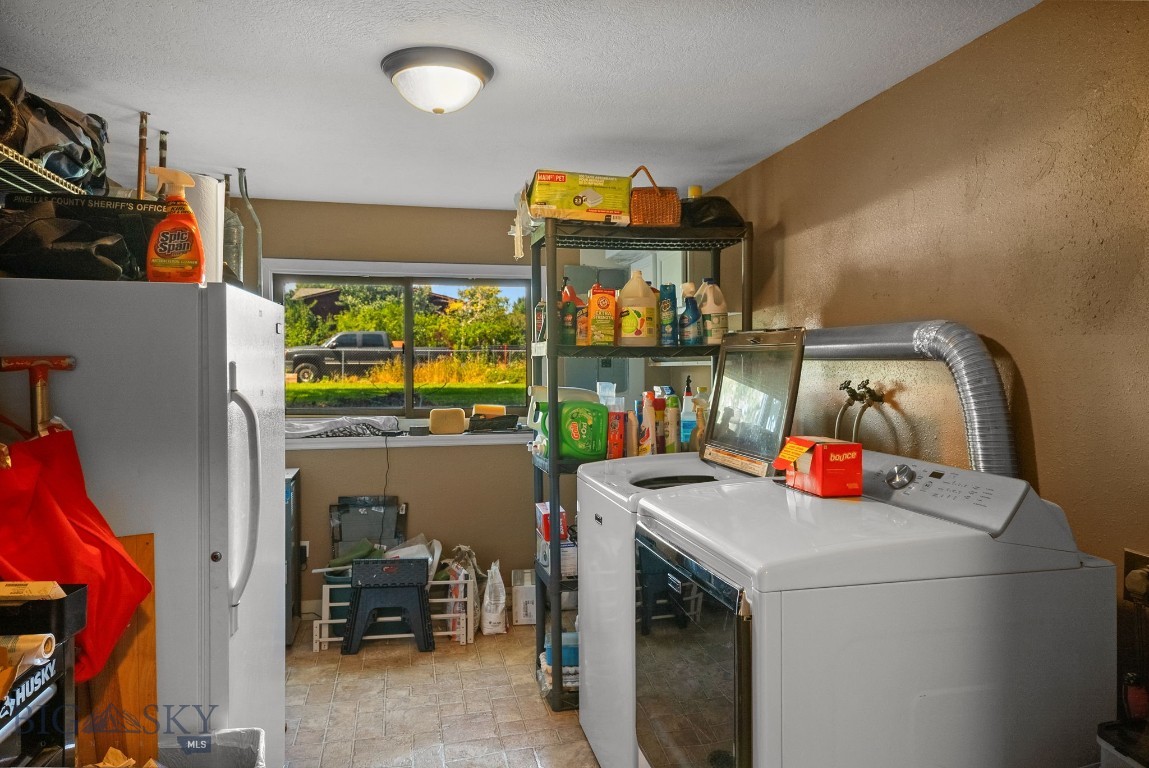 6045 Saddle Peak Way