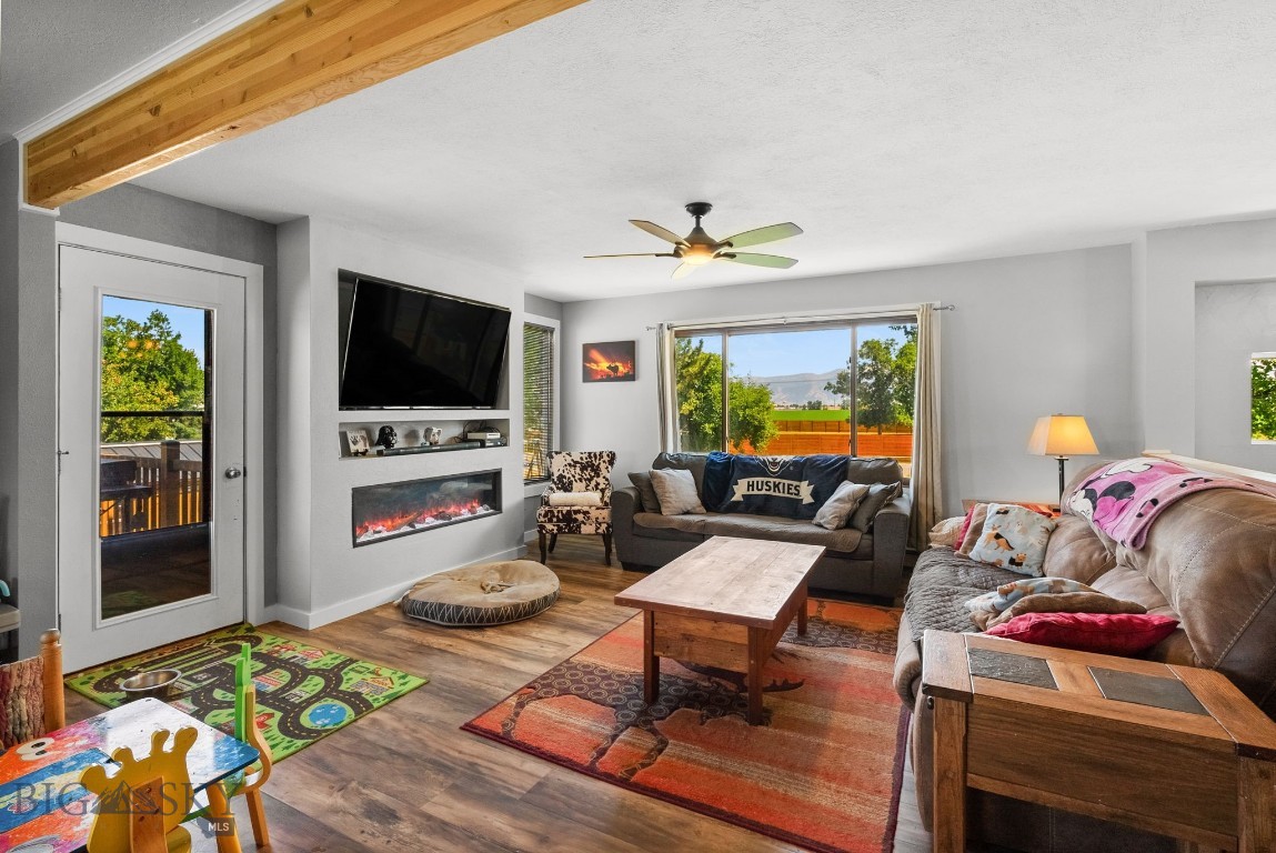 6045 Saddle Peak Way