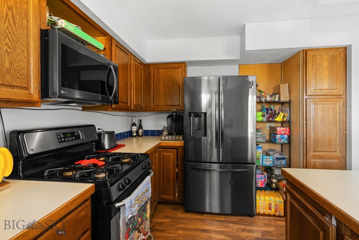 6045 Saddle Peak Way