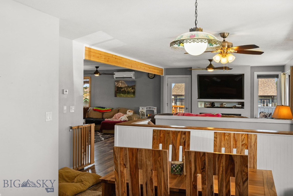 6045 Saddle Peak Way