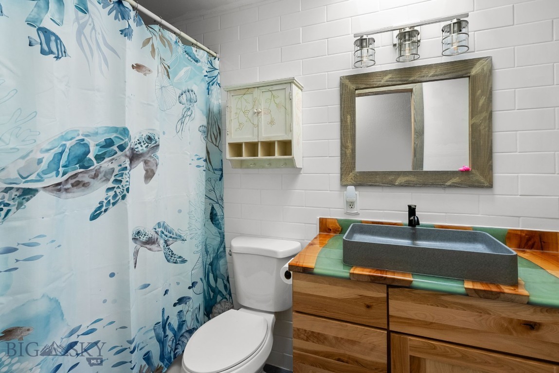 6045 Saddle Peak Way