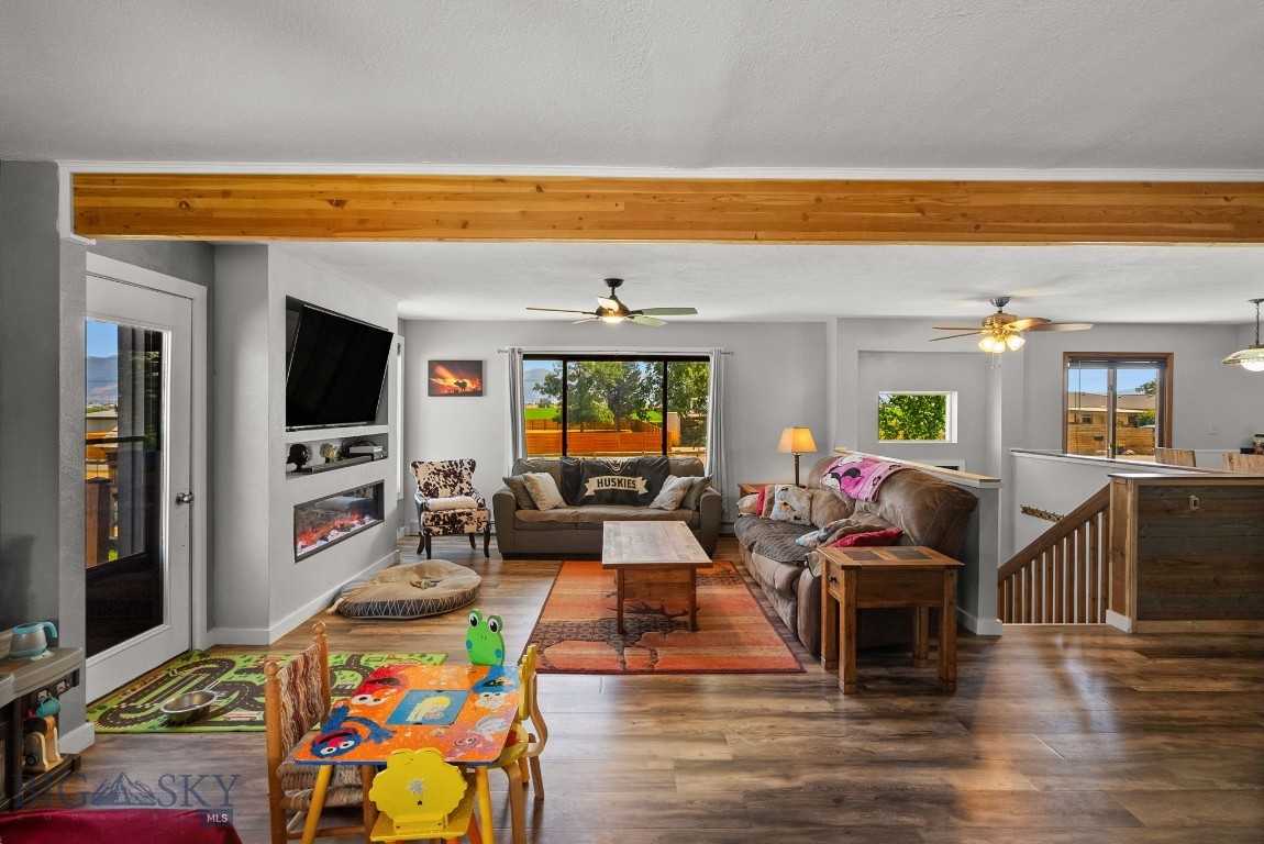 6045 Saddle Peak Way