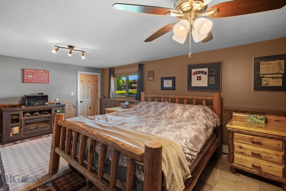 6045 Saddle Peak Way