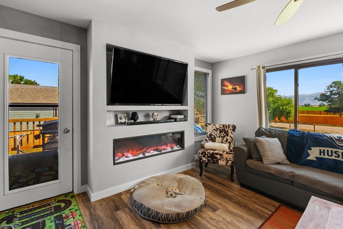 6045 Saddle Peak Way