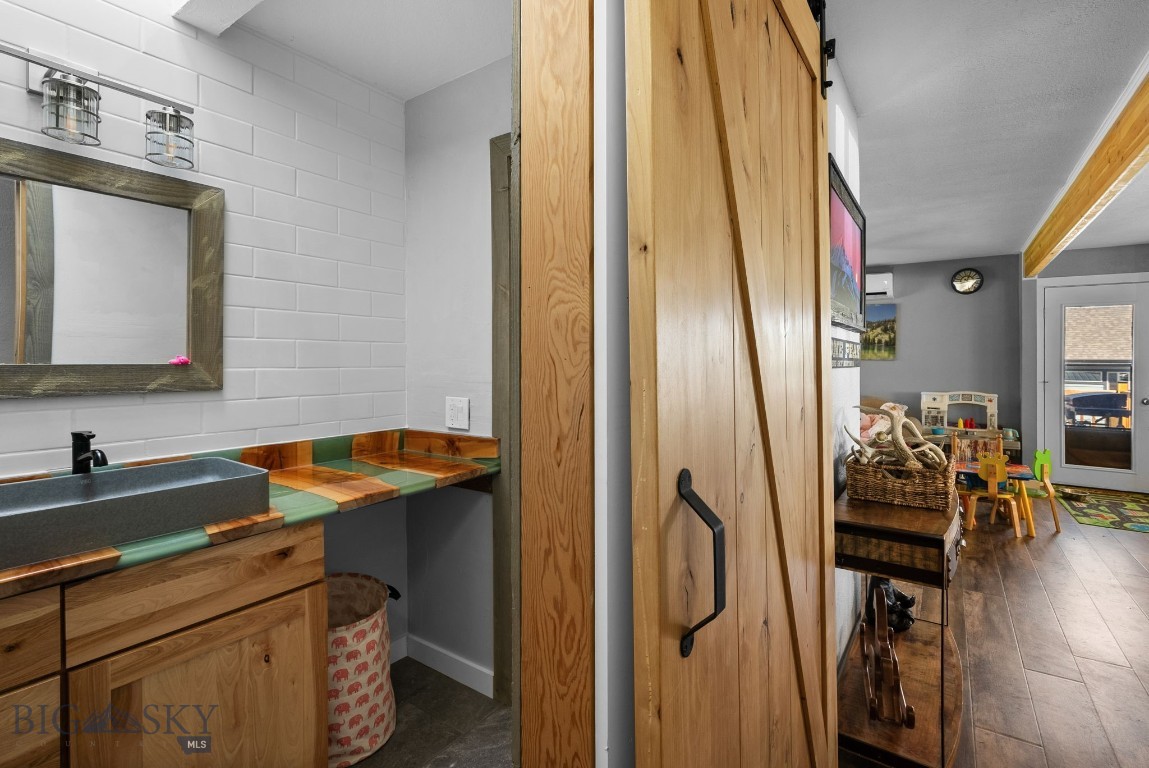 6045 Saddle Peak Way