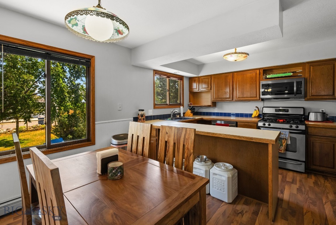 6045 Saddle Peak Way