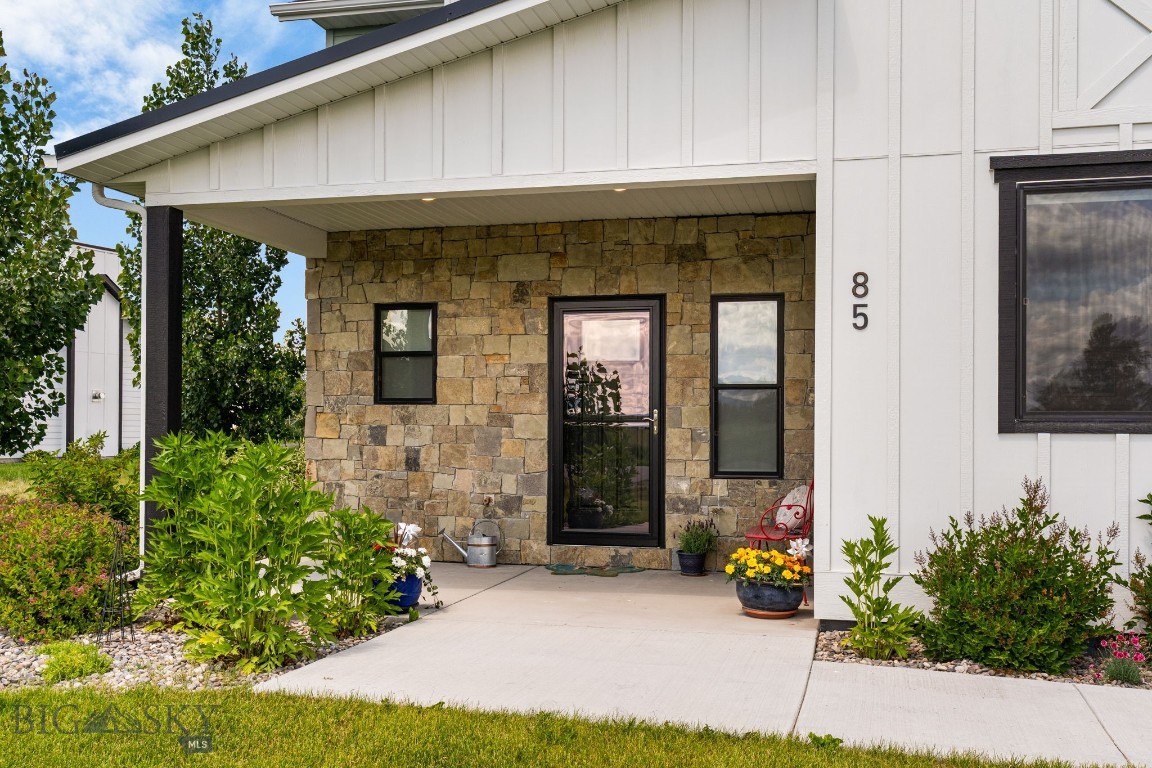 85 Riparian Way