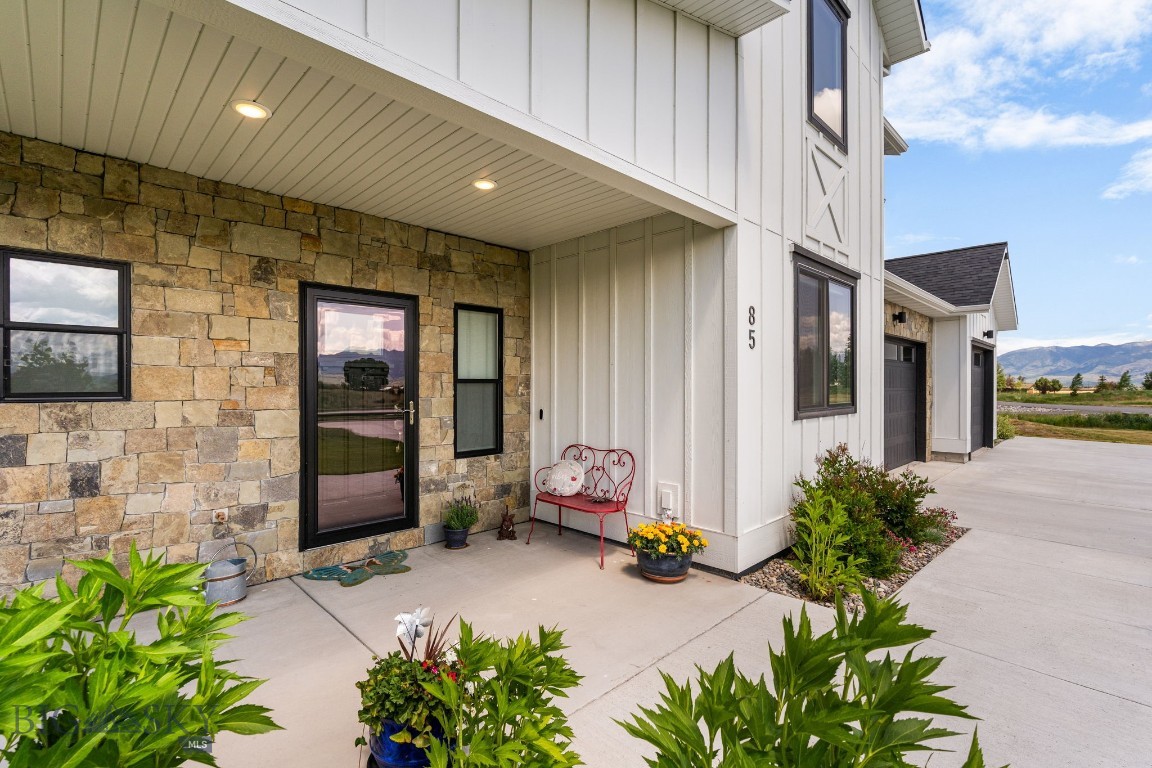 85 Riparian Way