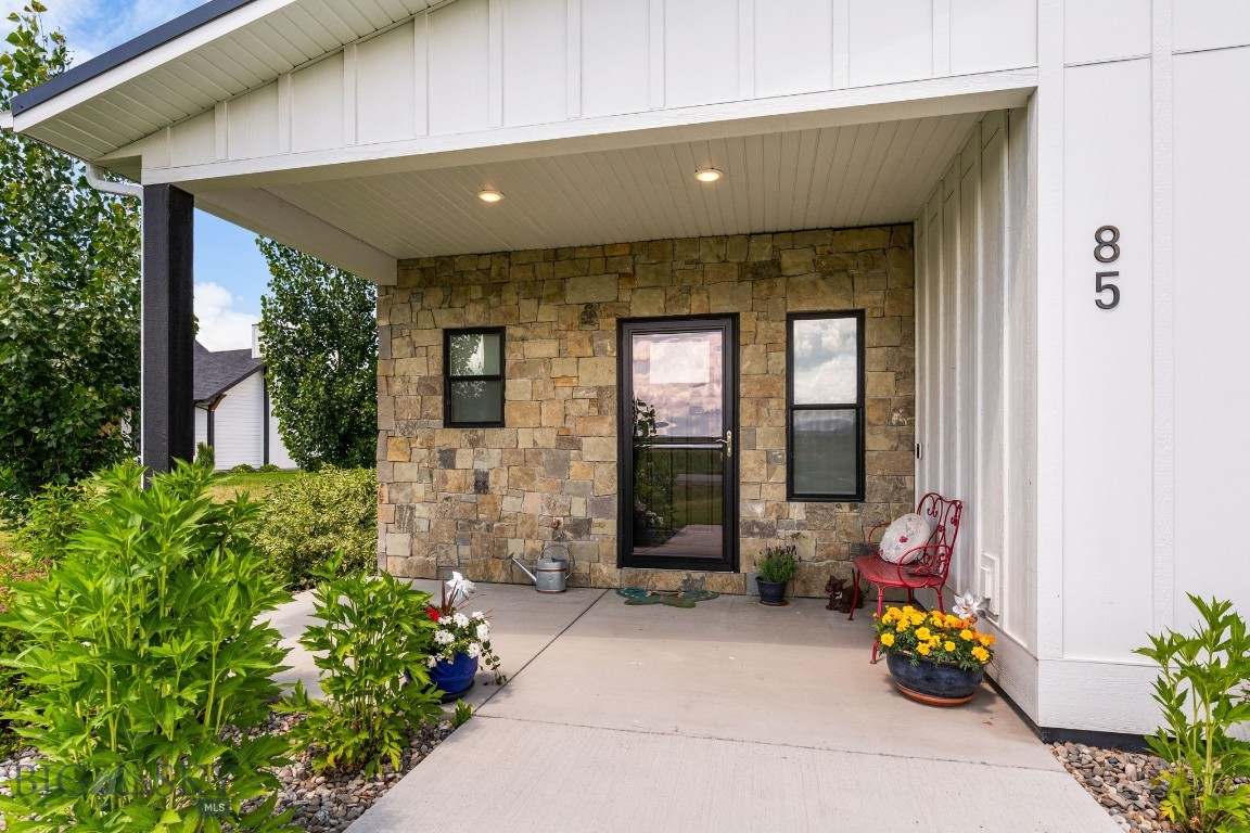 85 Riparian Way