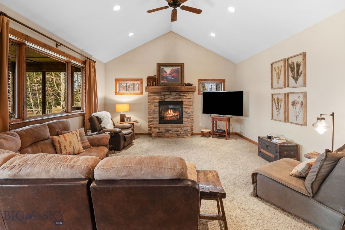 67 Upper Rainbow Road