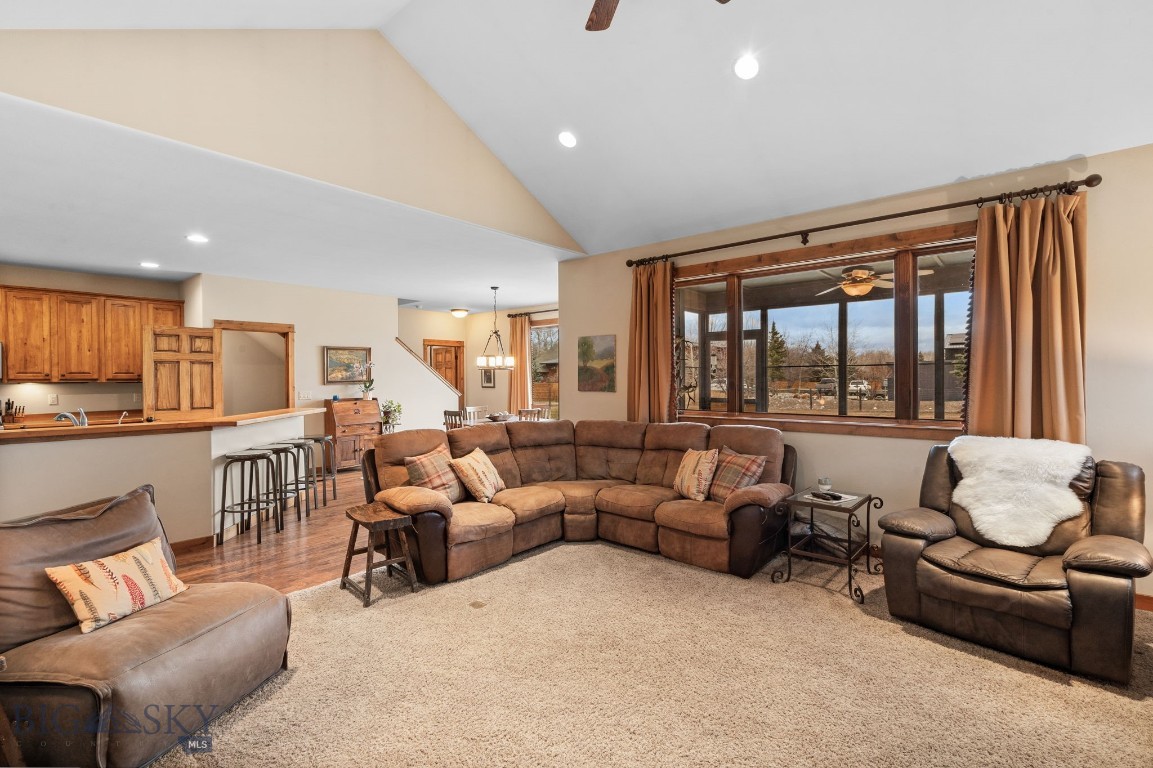 67 Upper Rainbow Road