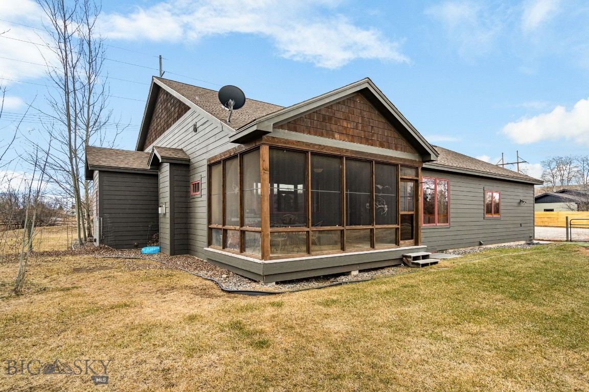 67 Upper Rainbow Road