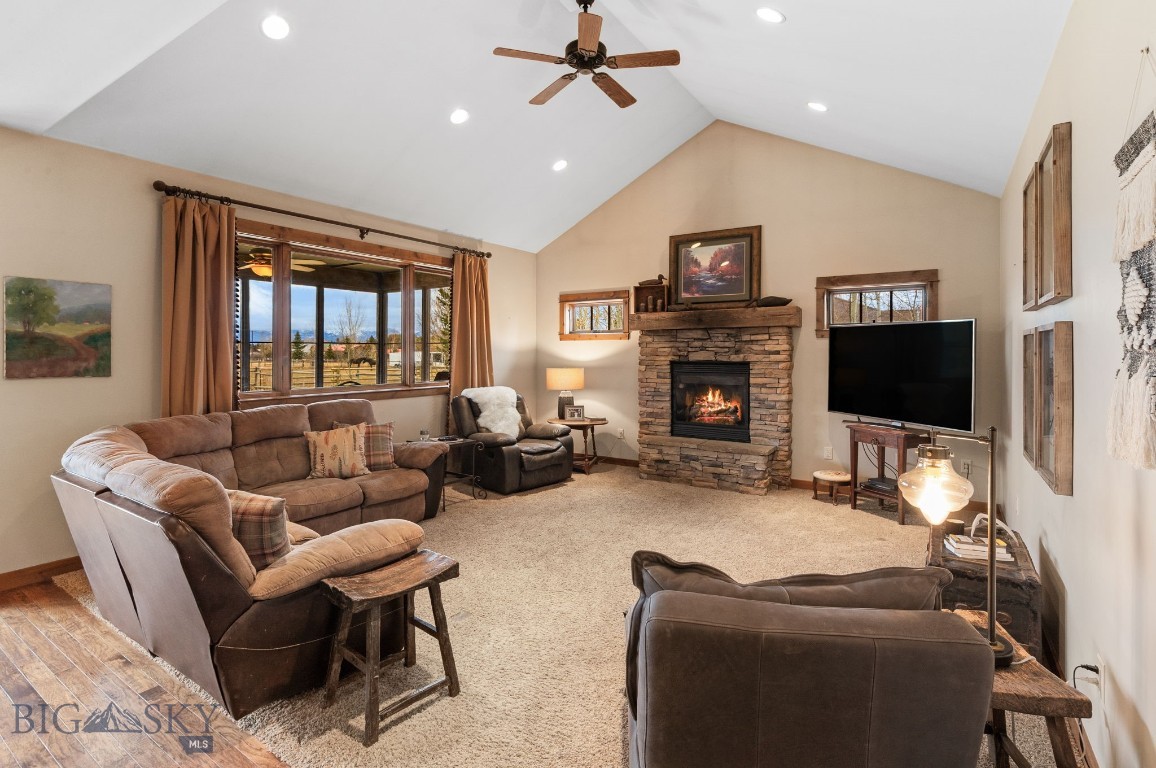 67 Upper Rainbow Road