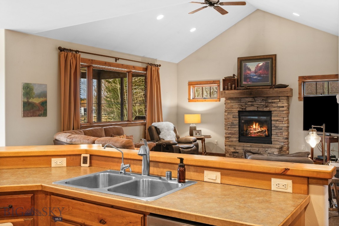 67 Upper Rainbow Road