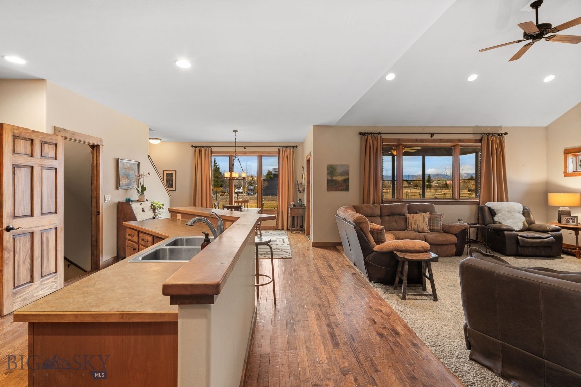 67 Upper Rainbow Road