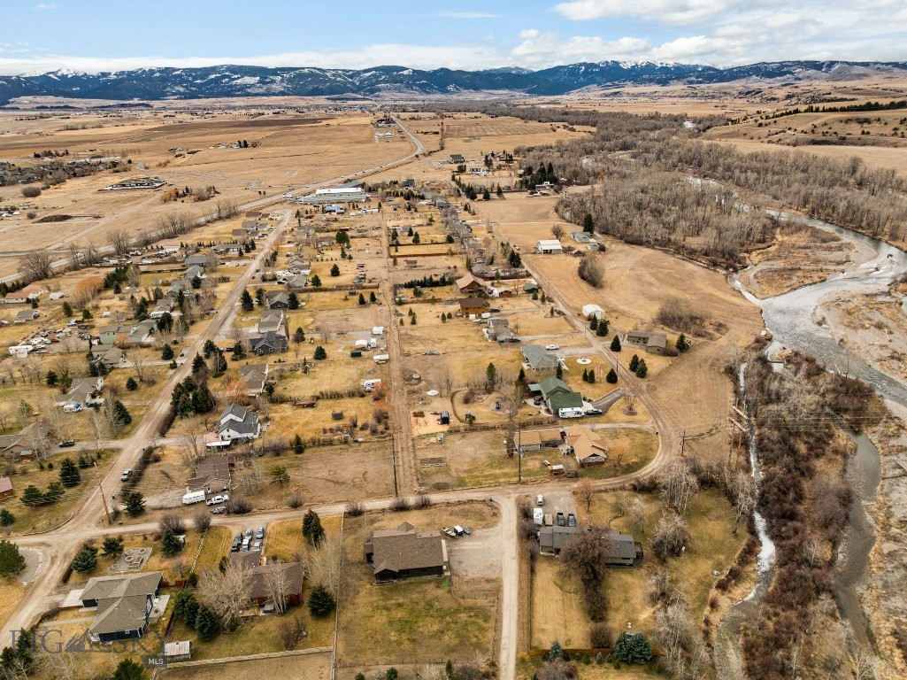 67 Upper Rainbow Road