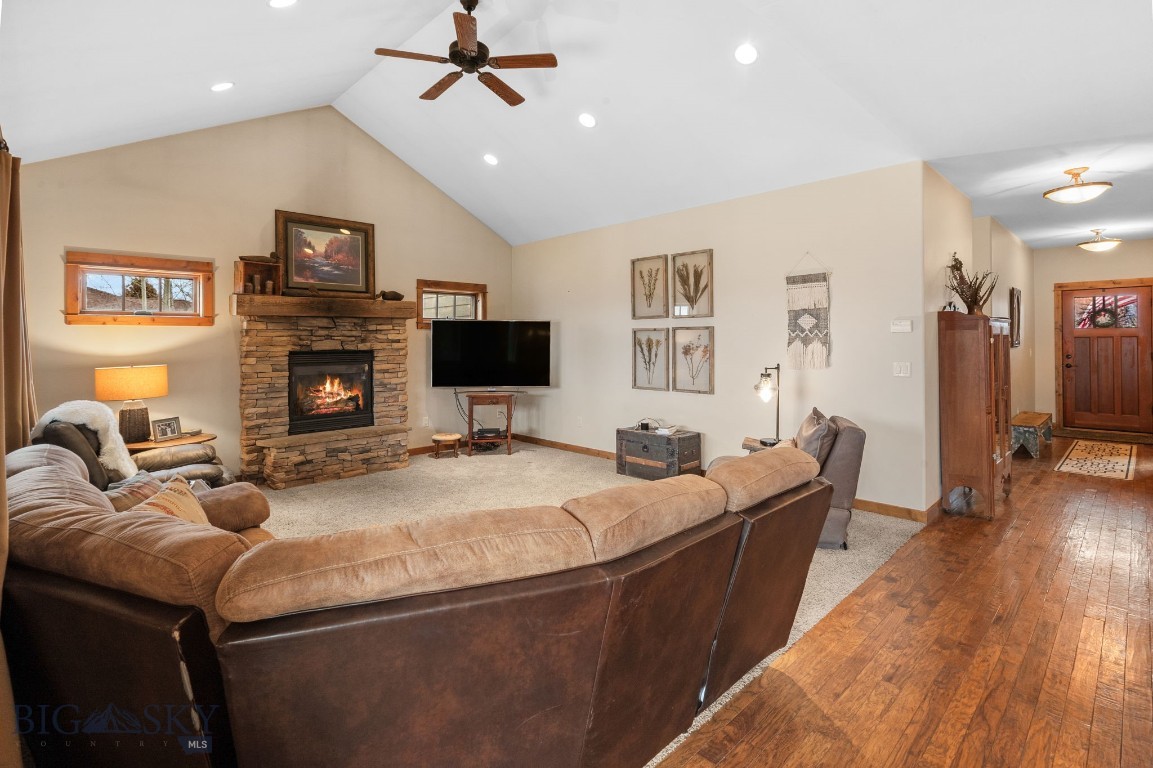 67 Upper Rainbow Road