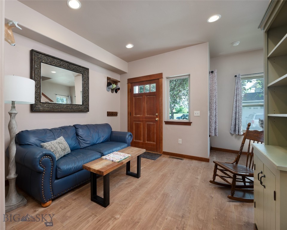 3327 N 27th Avenue Unit 16