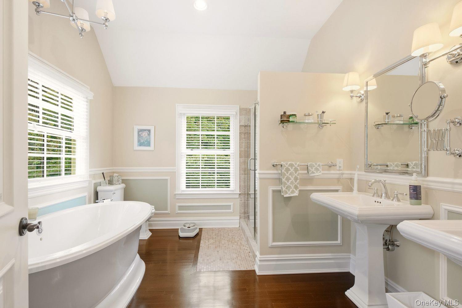 8 Fiddlers Green Drive