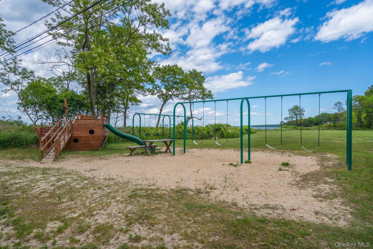 8 Fiddlers Green Drive