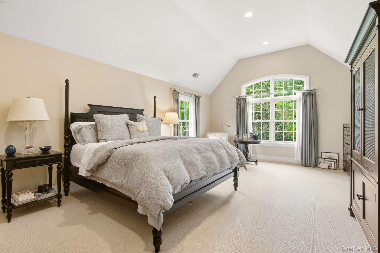8 Fiddlers Green Drive