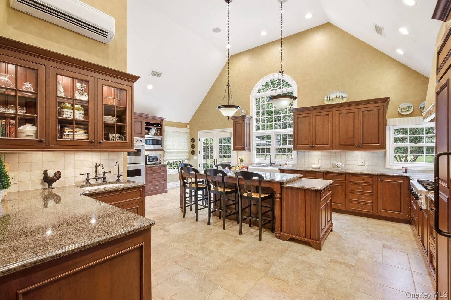 8 Fiddlers Green Drive