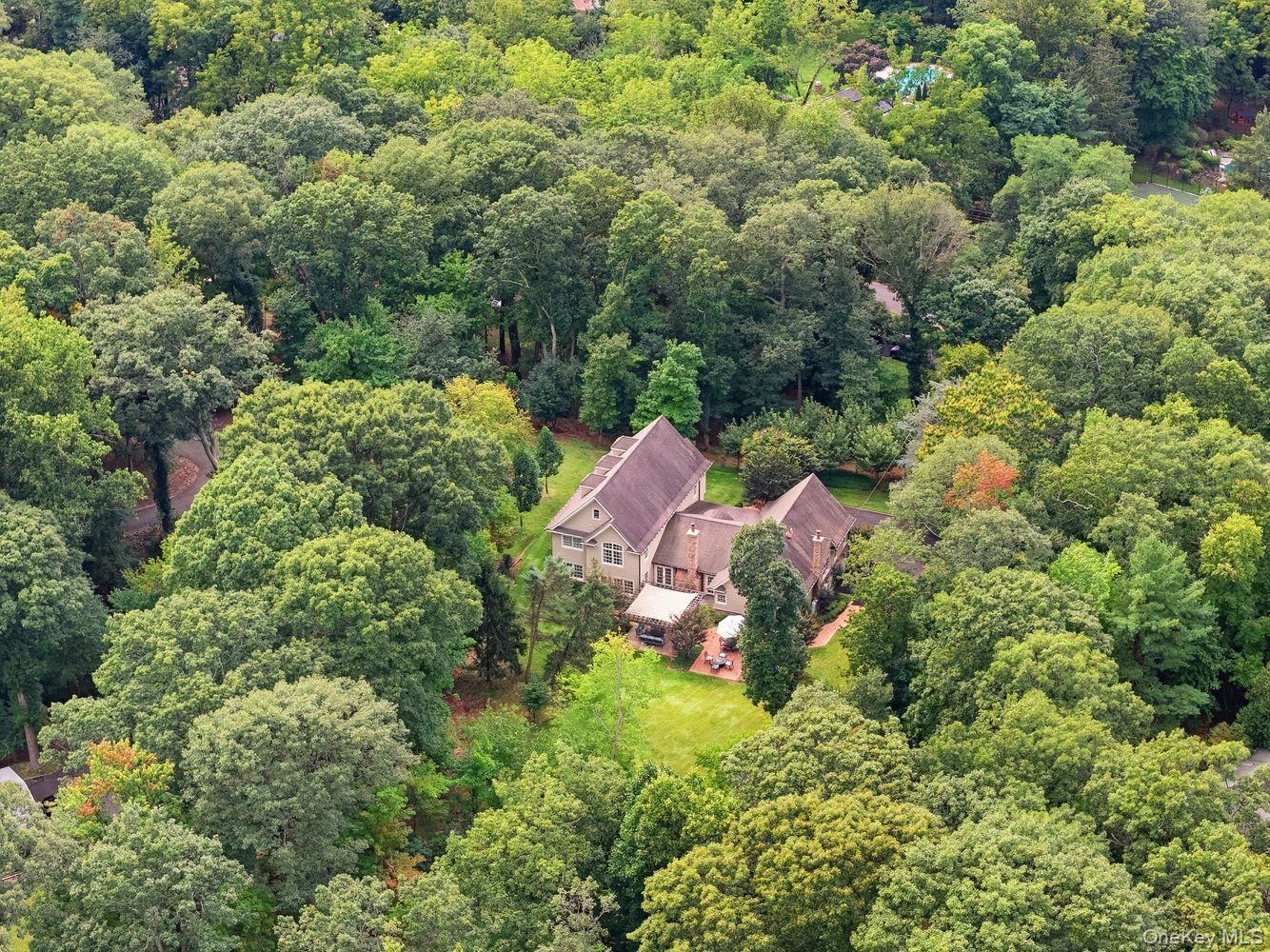 8 Fiddlers Green Drive