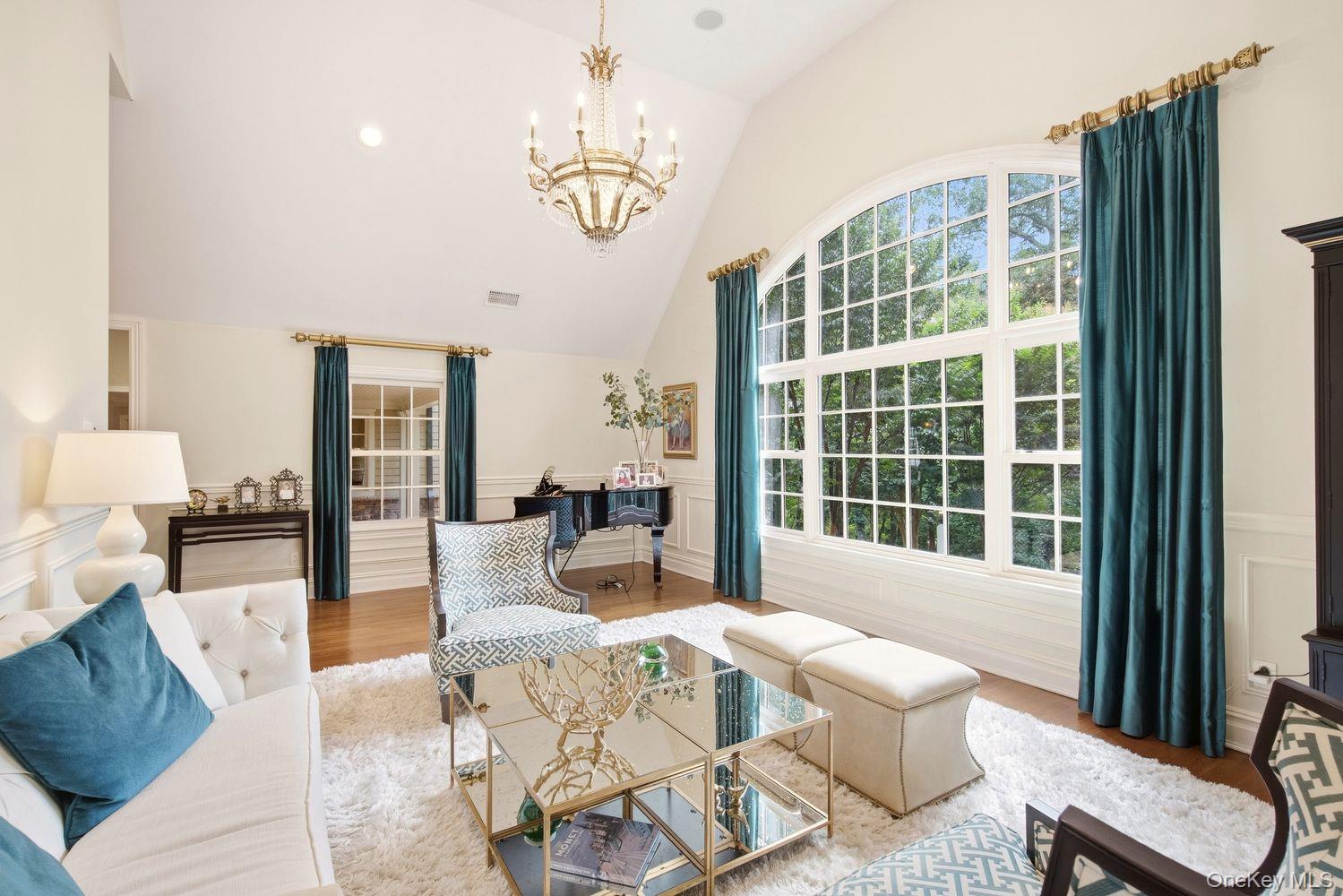 8 Fiddlers Green Drive