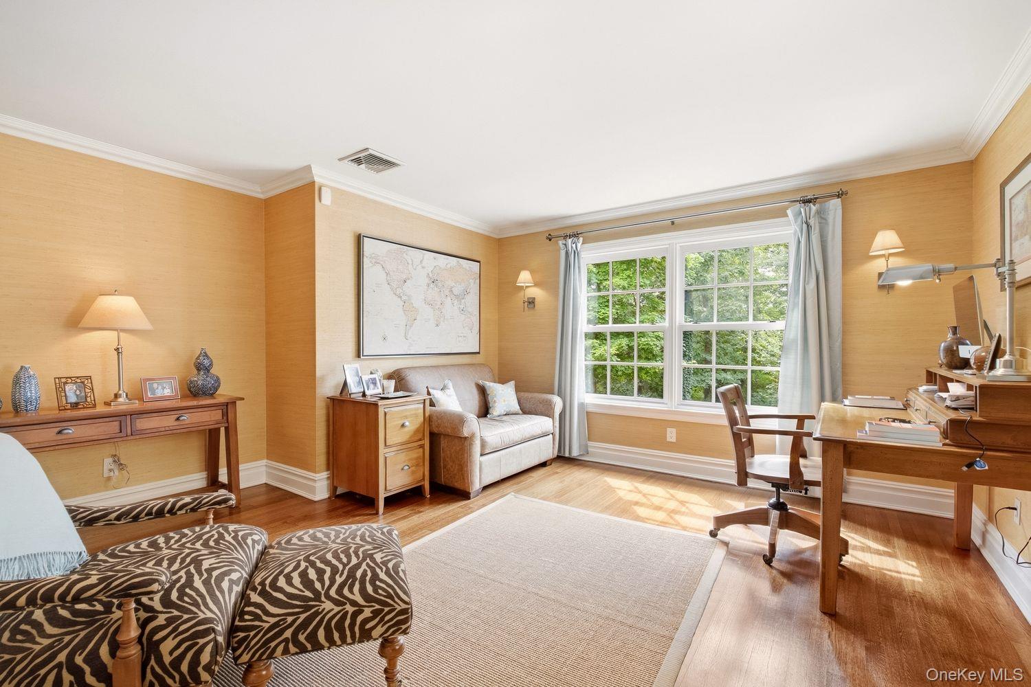 8 Fiddlers Green Drive