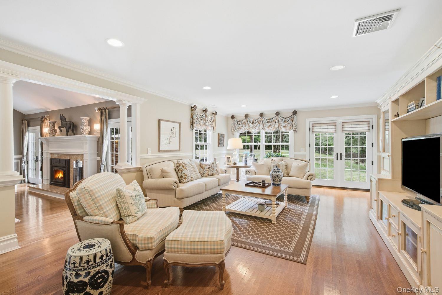 8 Fiddlers Green Drive
