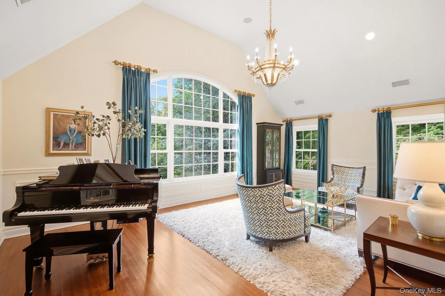 8 Fiddlers Green Drive
