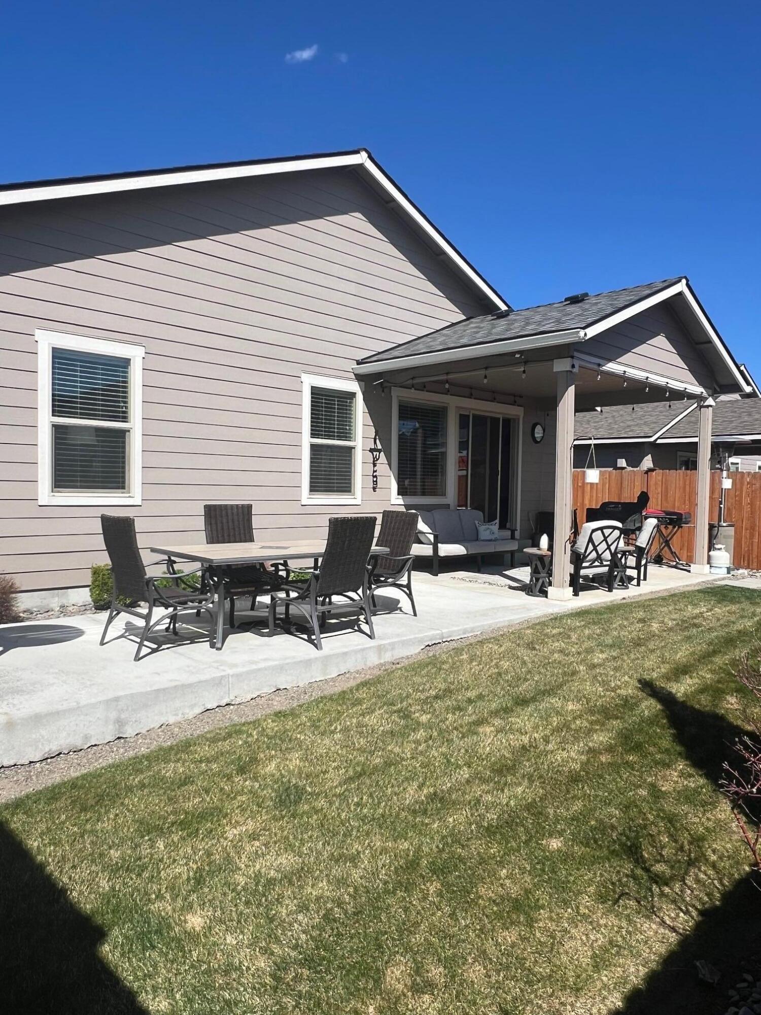 2562 NW Greenwood Avenue