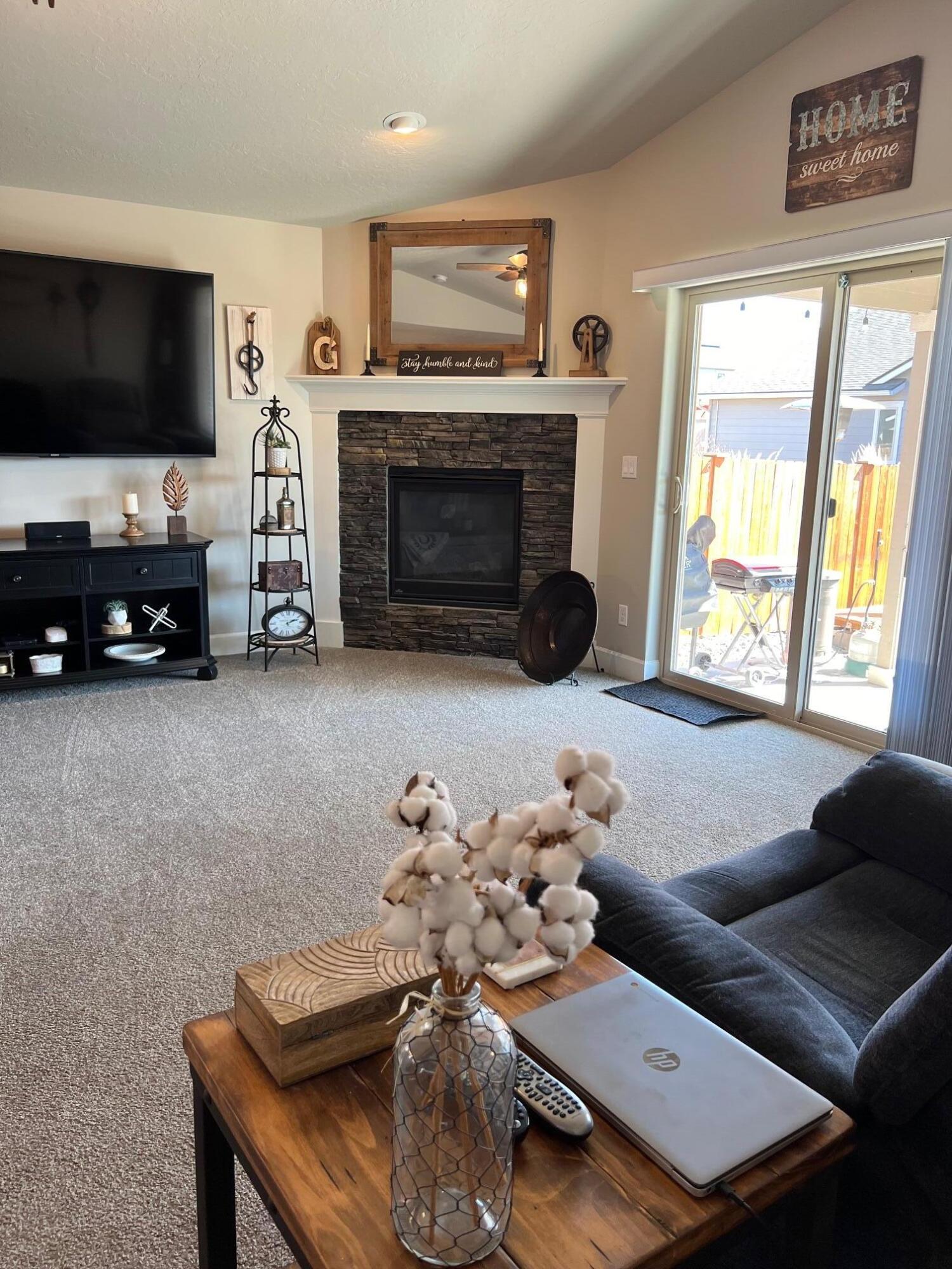 2562 NW Greenwood Avenue