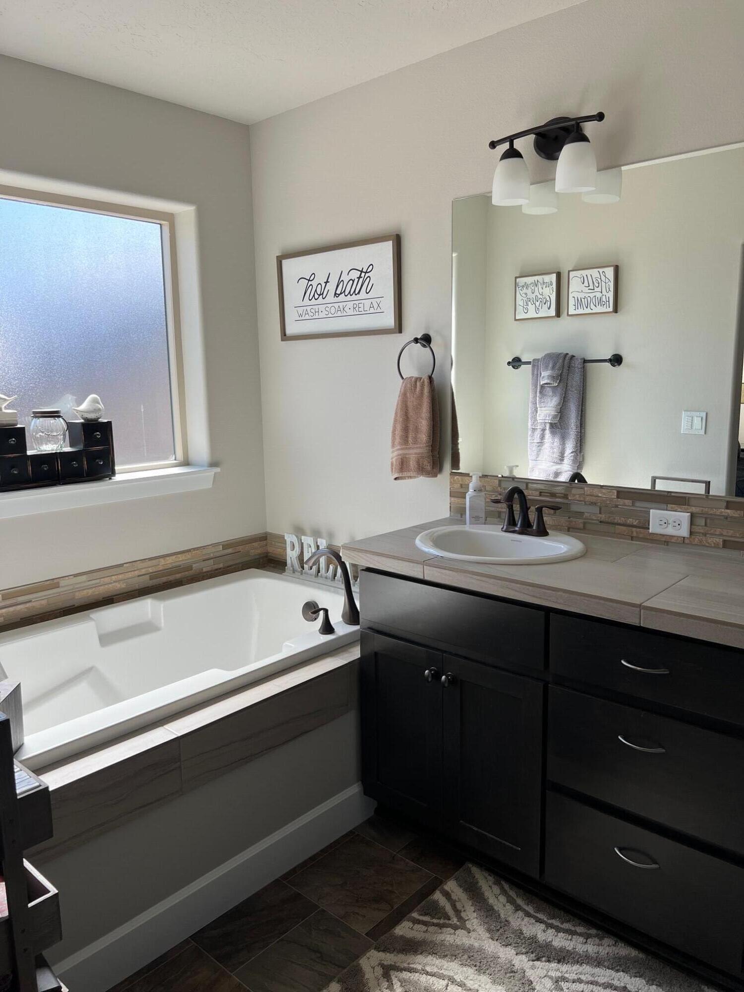 2562 NW Greenwood Avenue