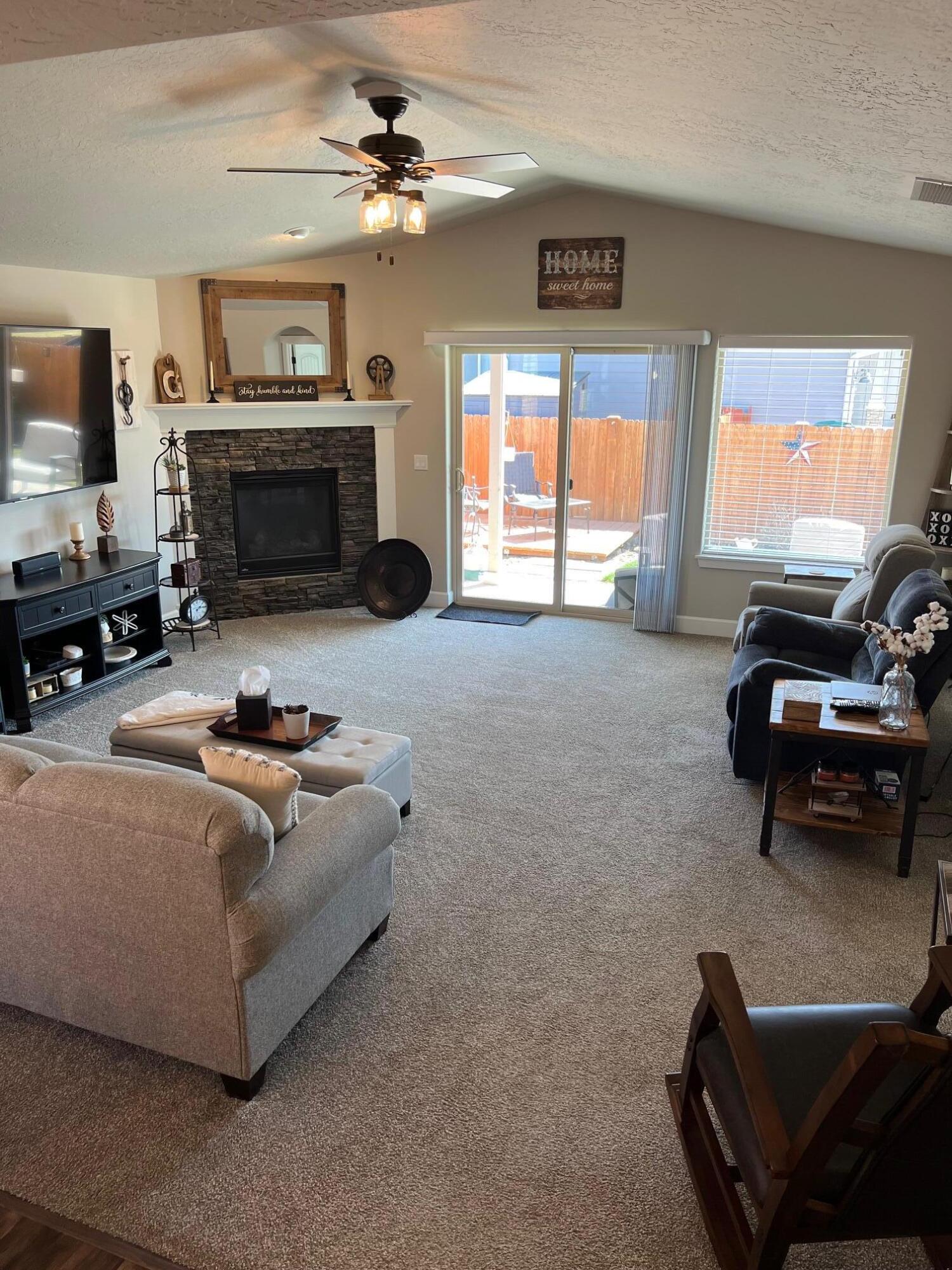 2562 NW Greenwood Avenue