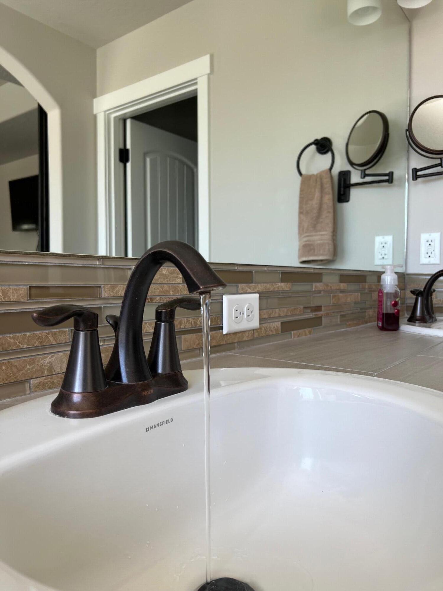 2562 NW Greenwood Avenue