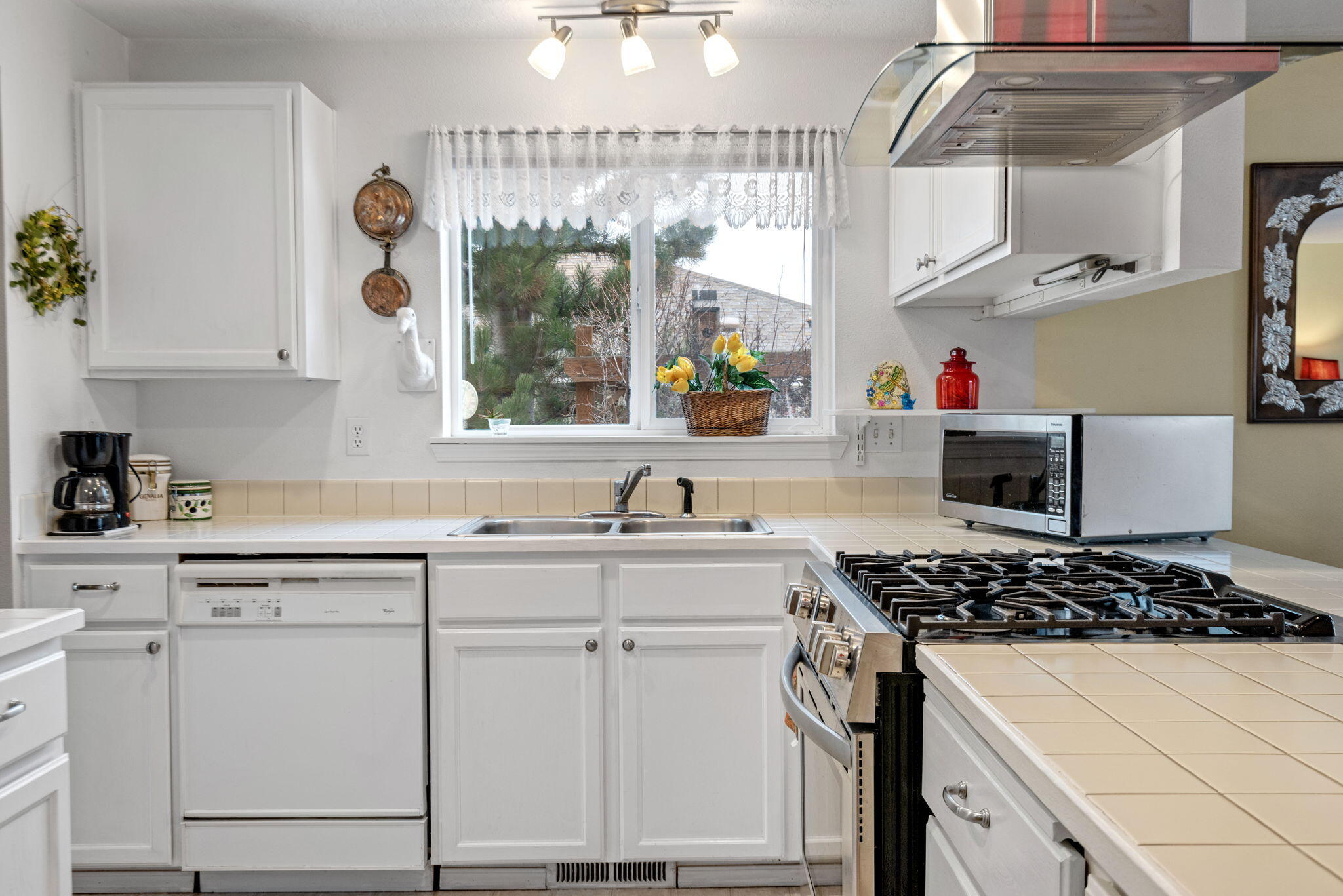 1100 NE Locksley Drive