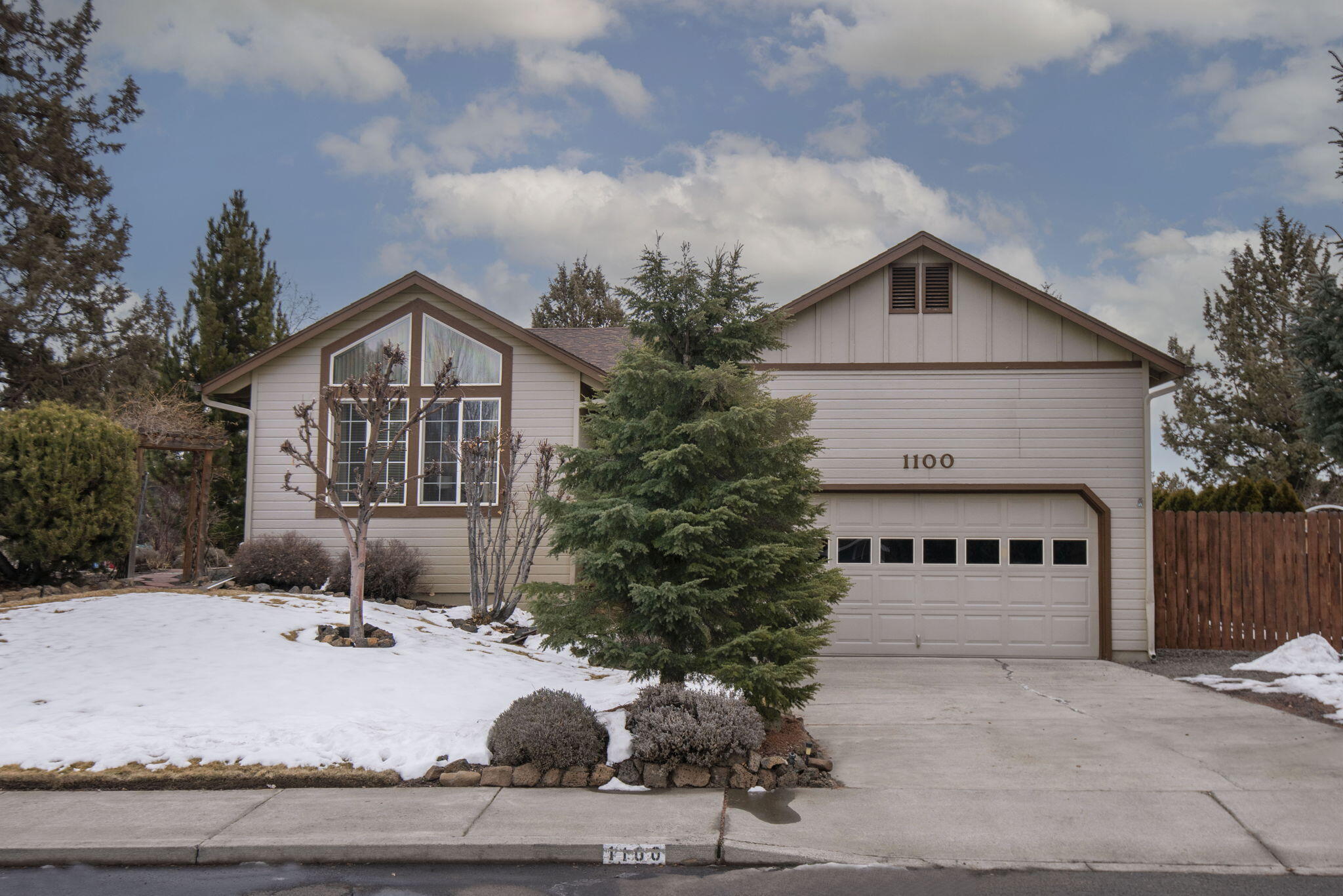 1100 NE Locksley Drive