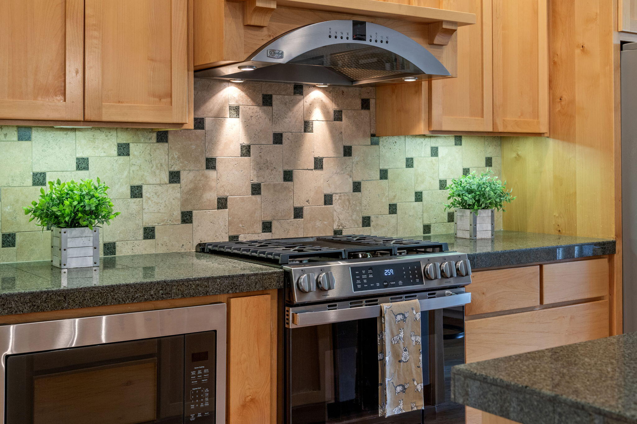 2386 NW Lemhi Pass Drive