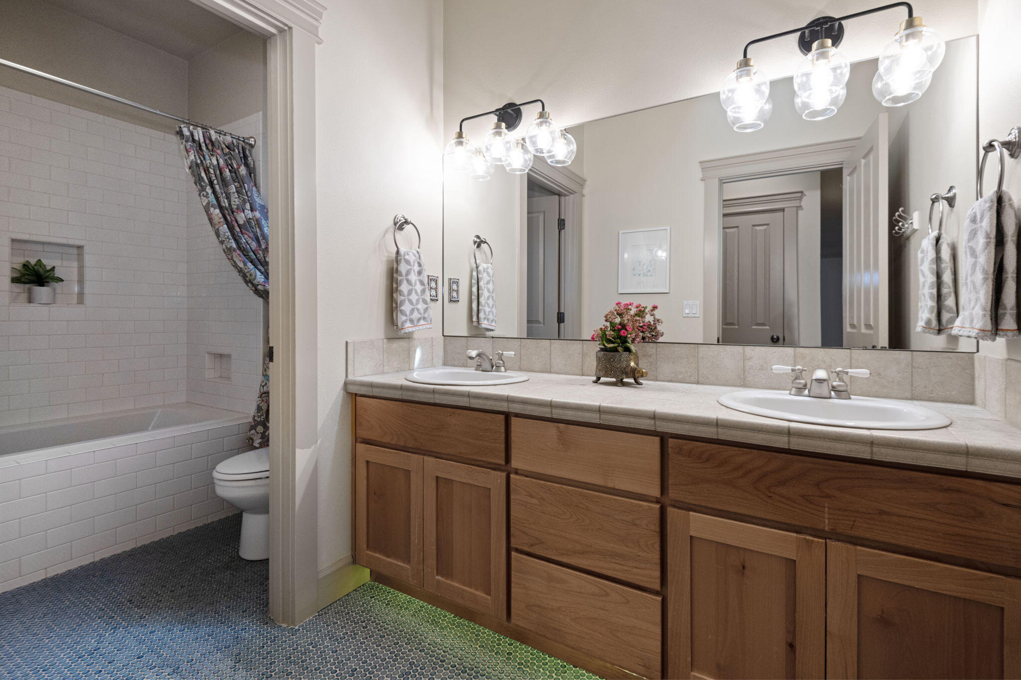 2386 NW Lemhi Pass Drive