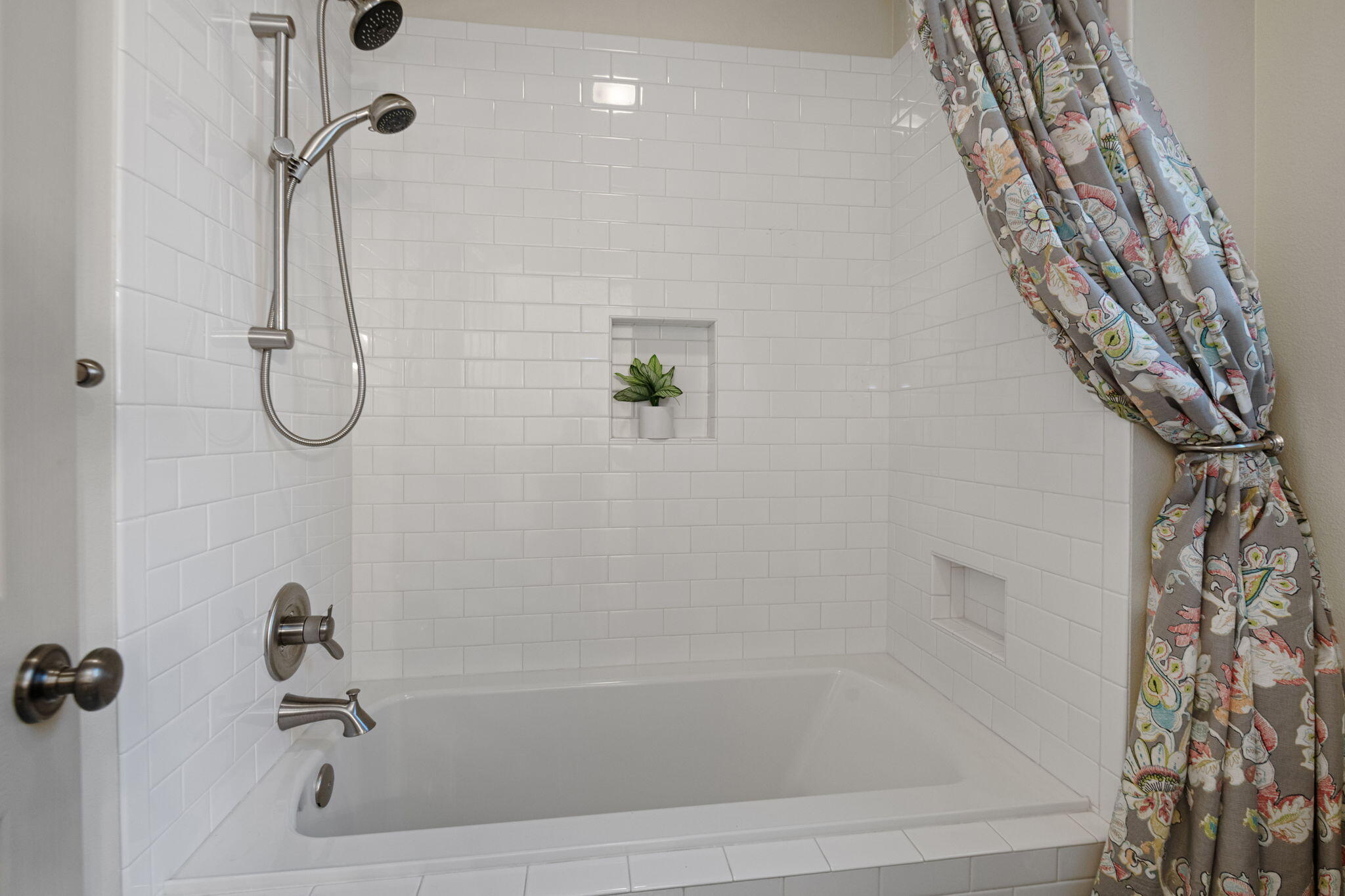 2386 NW Lemhi Pass Drive