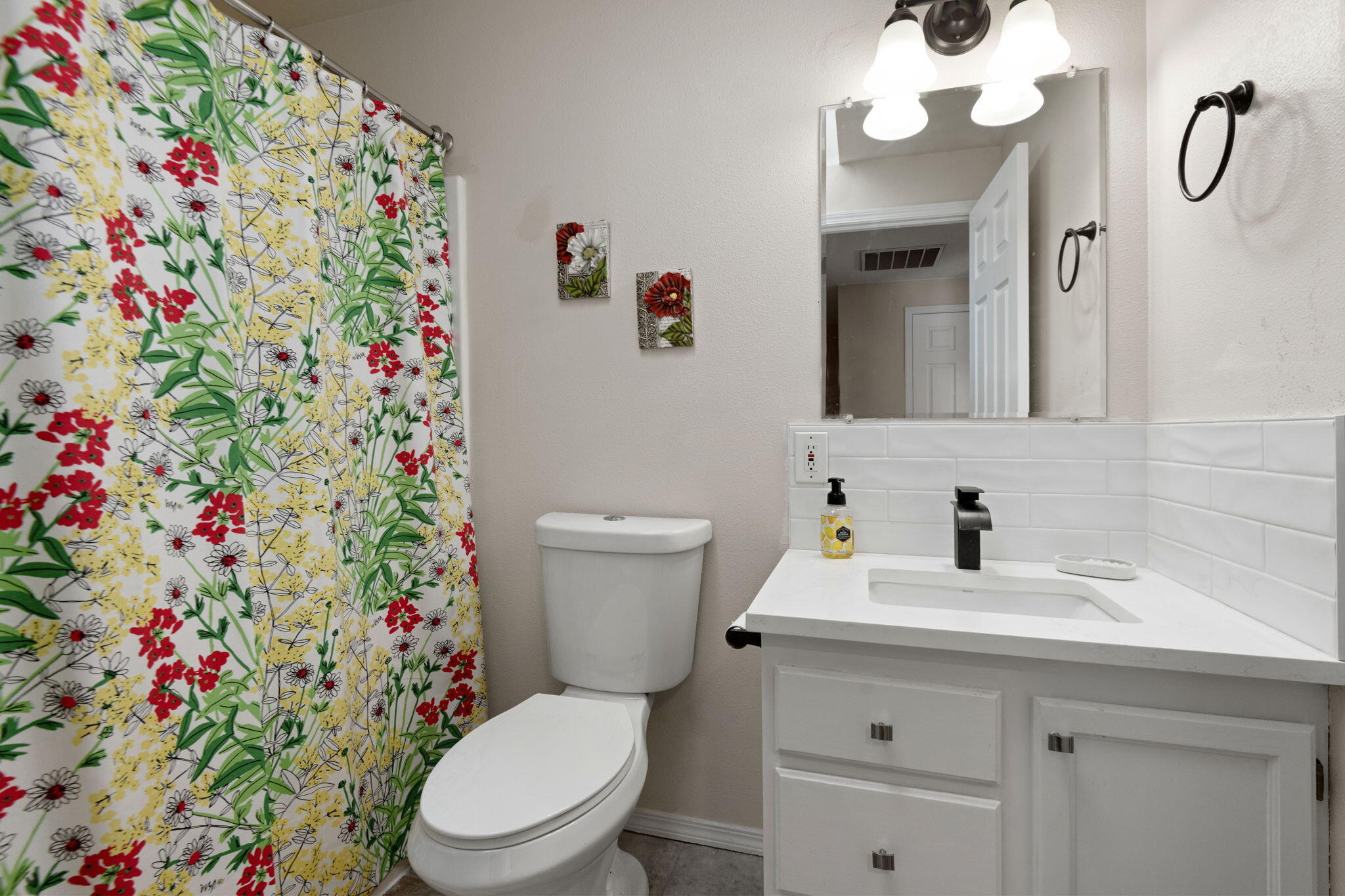 1152 NE Locksley Drive