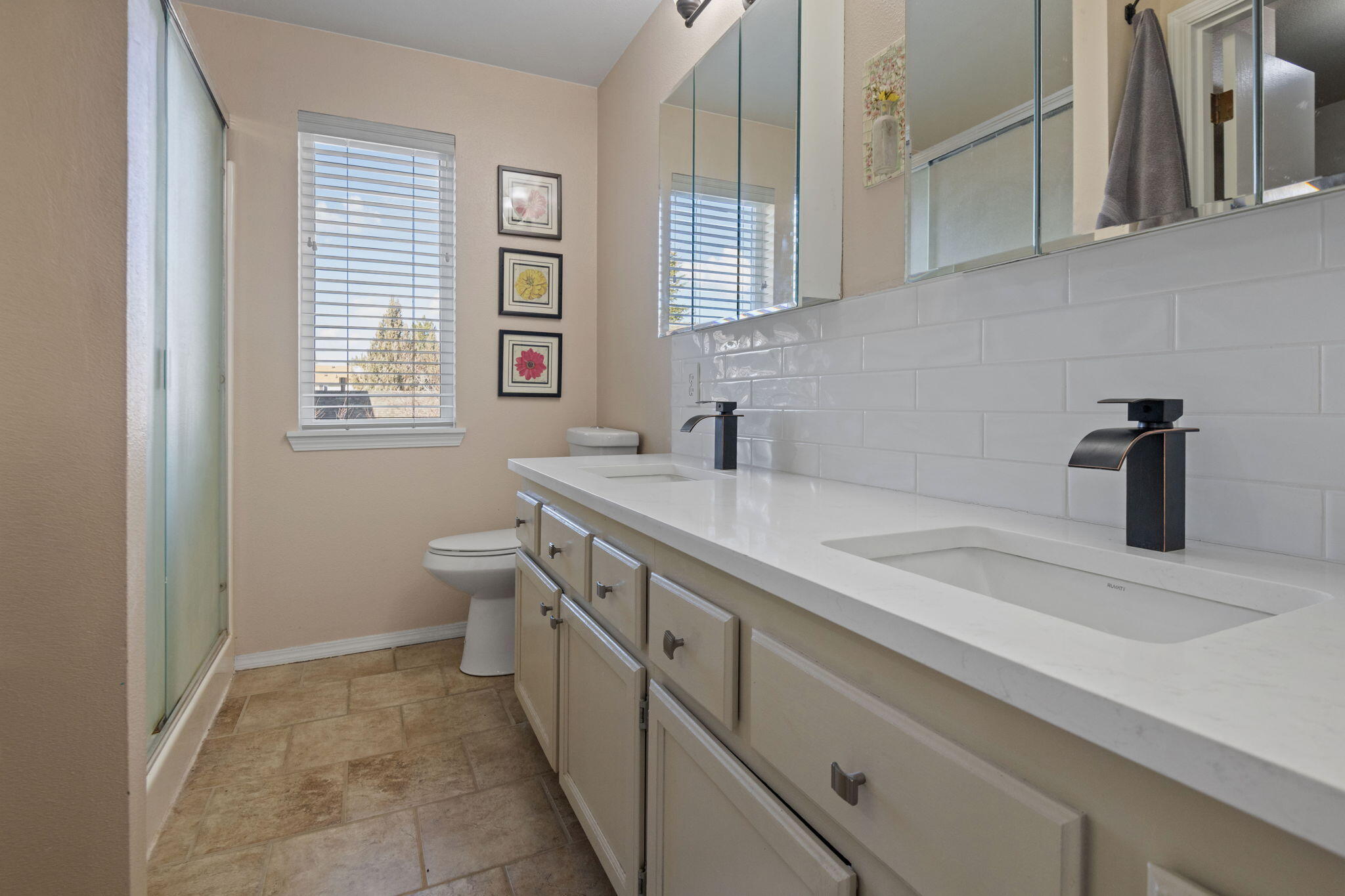 1152 NE Locksley Drive