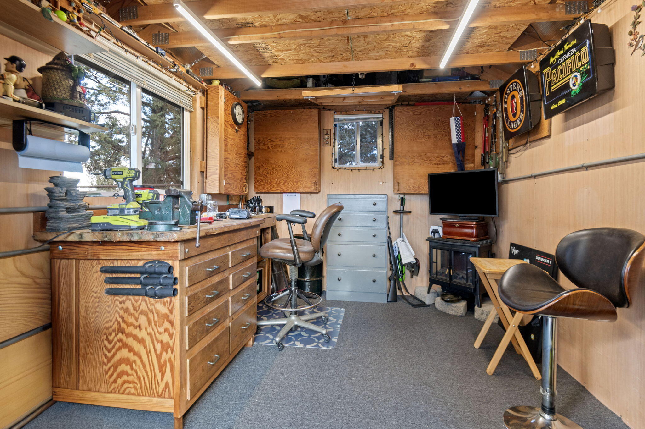 1152 NE Locksley Drive